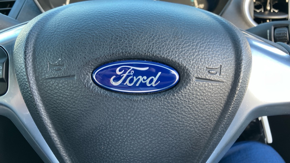 Ford Fiesta 1.25 82 Zetec 5dr Petrol Hatchback - Image 21