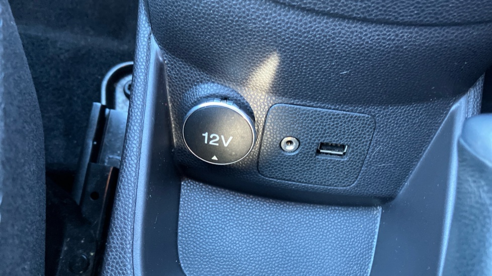 Ford Fiesta 1.25 82 Zetec 5dr Petrol Hatchback - Image 28