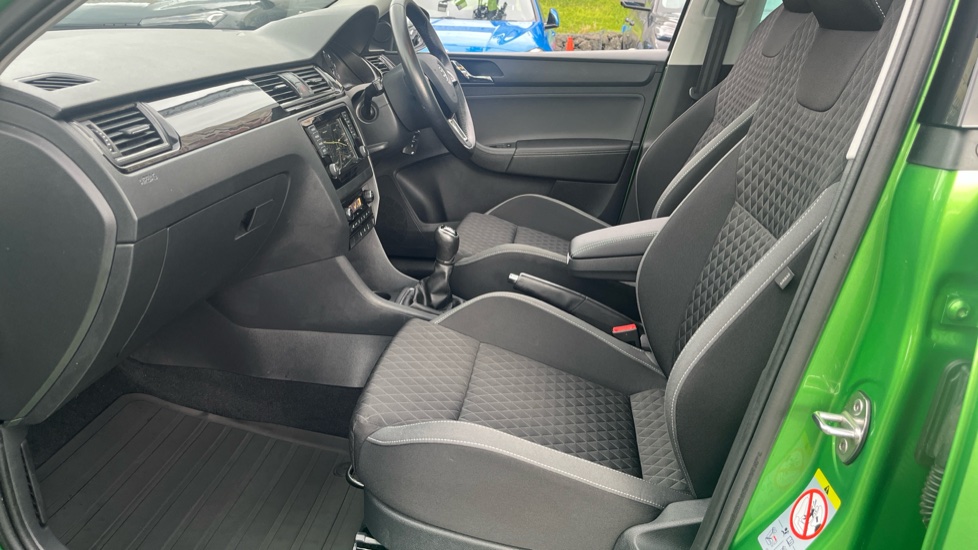 Skoda Rapid Spaceback 1.2 TSI 110 SE Sport 5dr Petrol Hatchback - Image 35
