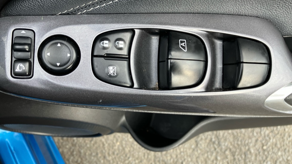 Nissan Juke 1.0 DiG-T 114 Tekna 5dr DCT Petrol Hatchback - Image 29