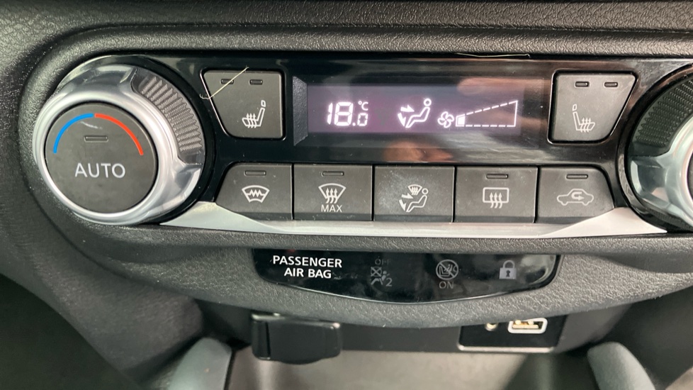 Nissan Juke 1.0 DiG-T 114 Tekna 5dr DCT Petrol Hatchback - Image 34