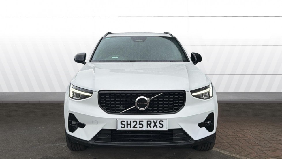 Volvo XC40 2.0 B3P Plus Dark 5dr Auto Petrol Estate - Image 3