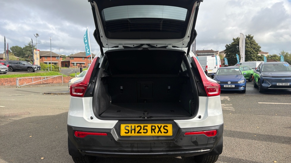 Volvo XC40 2.0 B3P Plus Dark 5dr Auto Petrol Estate - Image 4