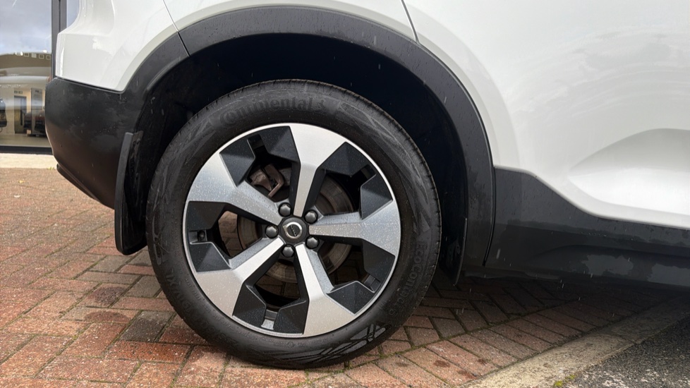 Volvo XC40 2.0 B3P Plus Dark 5dr Auto Petrol Estate - Image 7