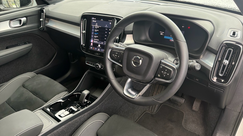 Volvo XC40 2.0 B3P Plus Dark 5dr Auto Petrol Estate - Image 11