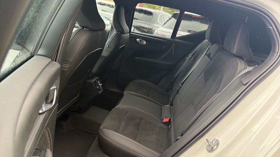 Volvo XC40 2.0 B3P Plus Dark 5dr Auto Petrol Estate - Image 16