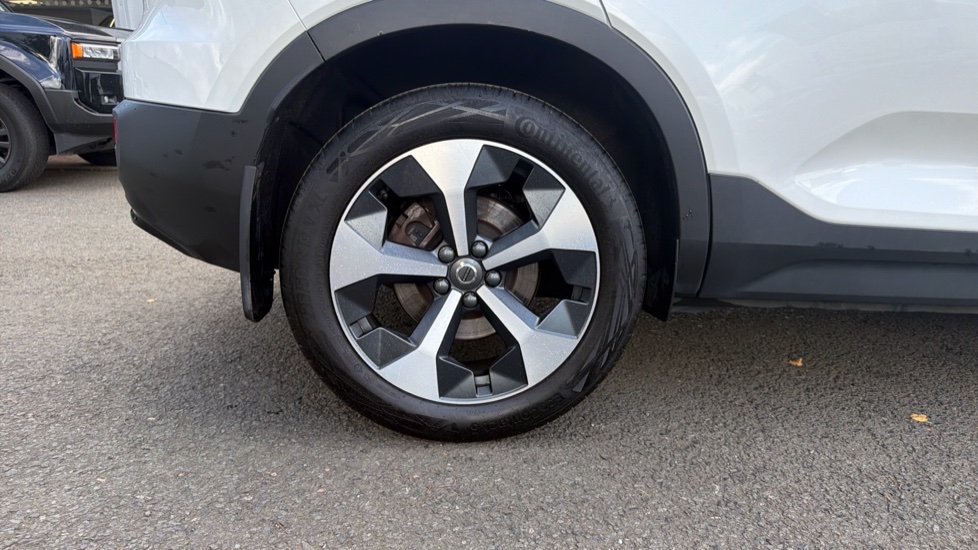 Volvo XC40 2.0 B3P Plus Dark 5dr Auto Petrol Estate - Image 21