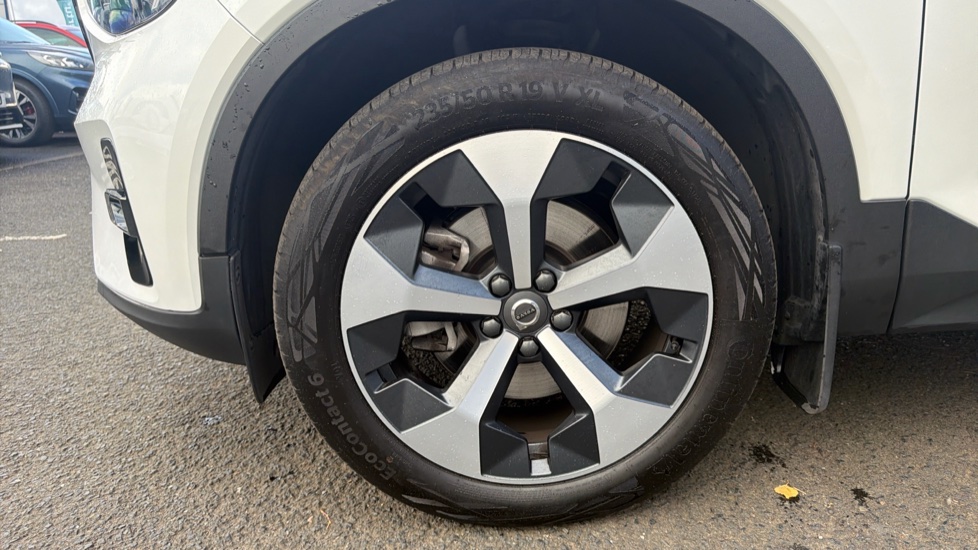 Volvo XC40 2.0 B3P Plus Dark 5dr Auto Petrol Estate - Image 23