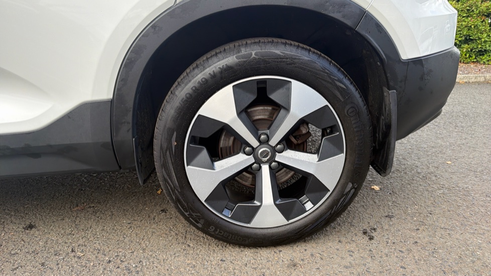 Volvo XC40 2.0 B3P Plus Dark 5dr Auto Petrol Estate - Image 24