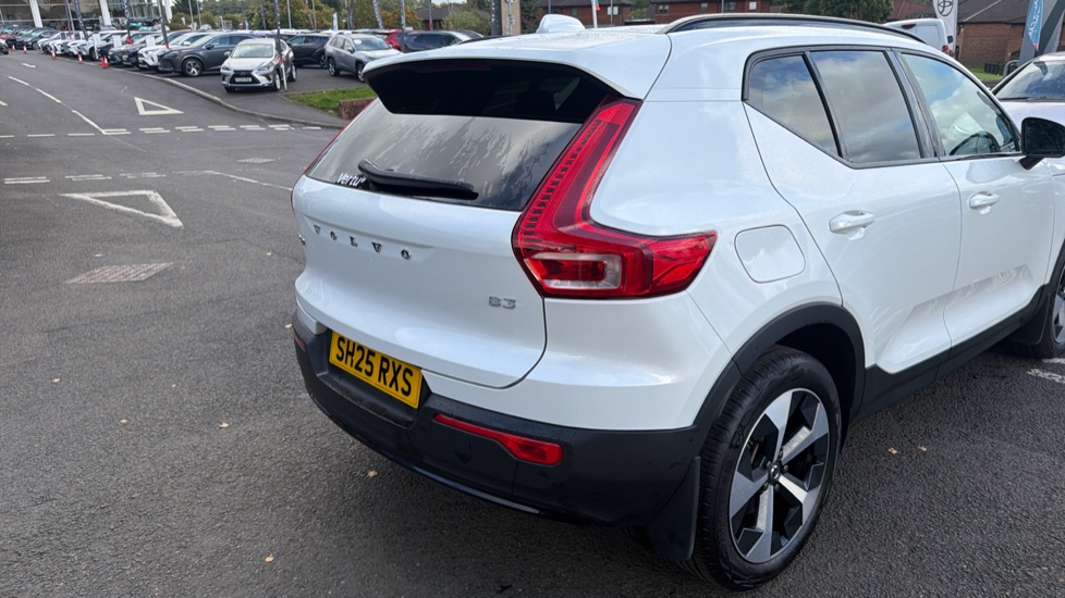 Volvo XC40 2.0 B3P Plus Dark 5dr Auto Petrol Estate - Image 27