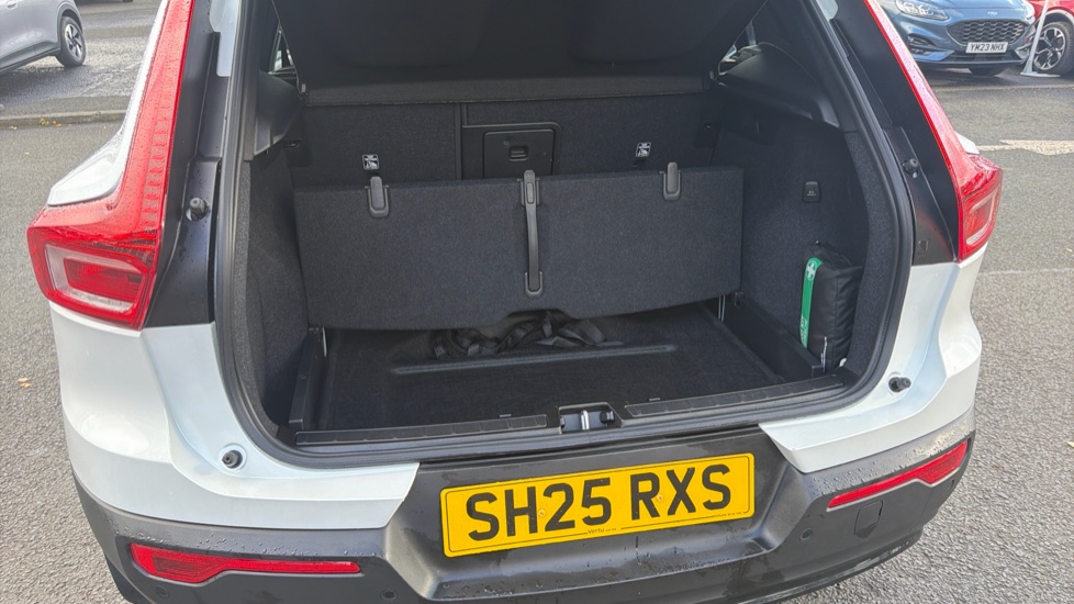 Volvo XC40 2.0 B3P Plus Dark 5dr Auto Petrol Estate - Image 28