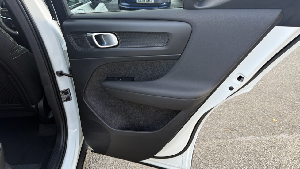 Volvo XC40 2.0 B3P Plus Dark 5dr Auto Petrol Estate - Image 32