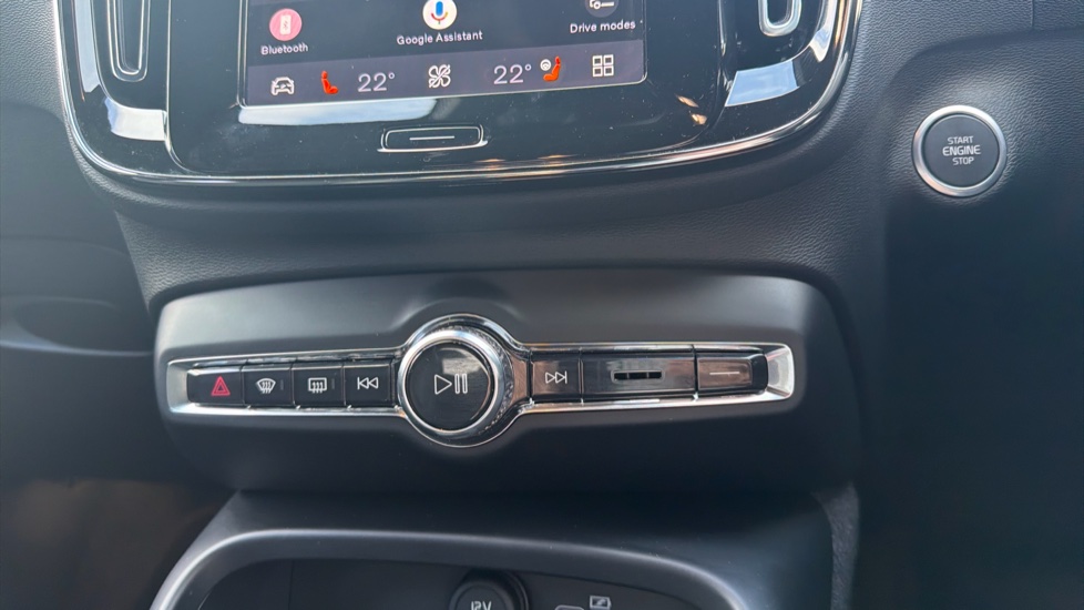 Volvo XC40 2.0 B3P Plus Dark 5dr Auto Petrol Estate - Image 37