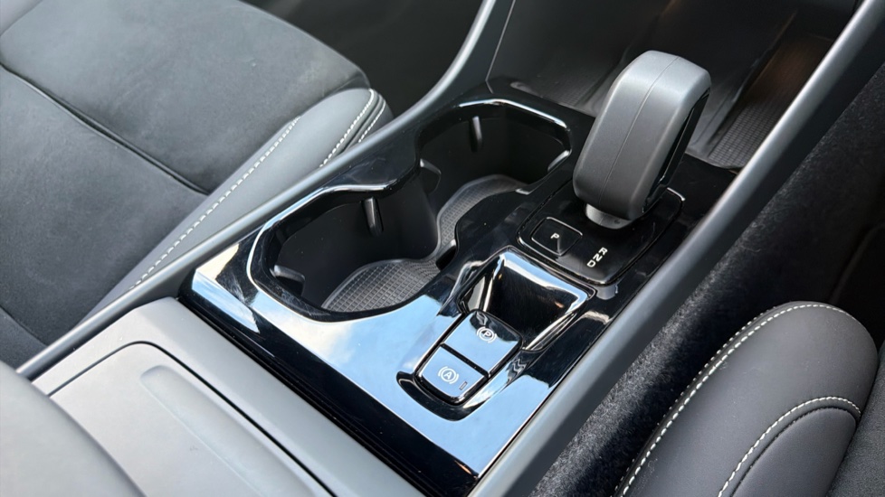 Volvo XC40 2.0 B3P Plus Dark 5dr Auto Petrol Estate - Image 38