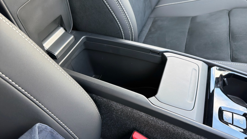 Volvo XC40 2.0 B3P Plus Dark 5dr Auto Petrol Estate - Image 39