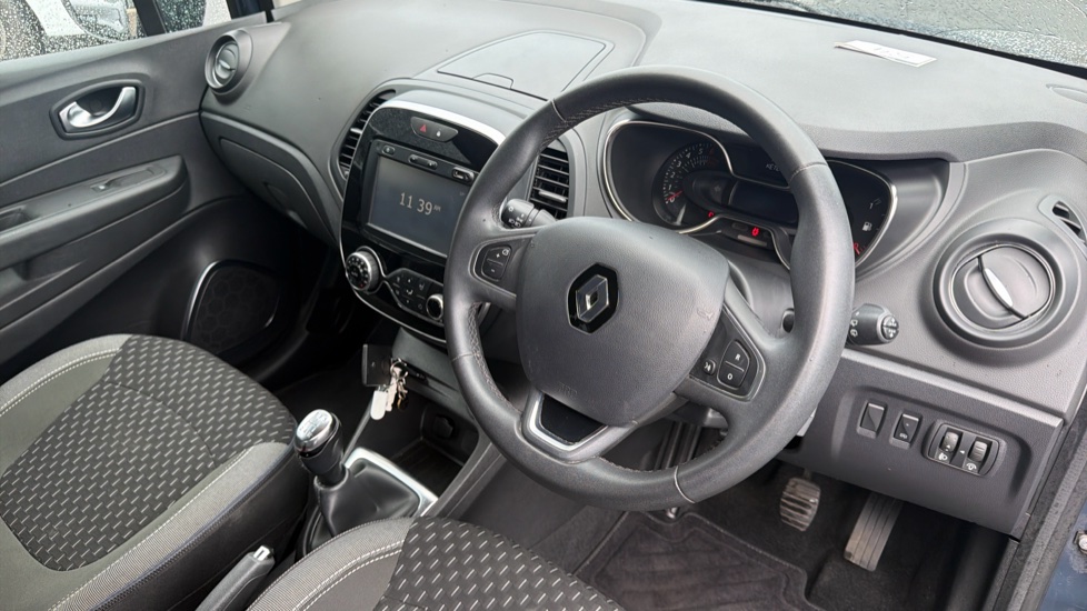 Renault Captur 0.9 TCE 90 Dynamique Nav 5dr Petrol Hatchback - Image 11