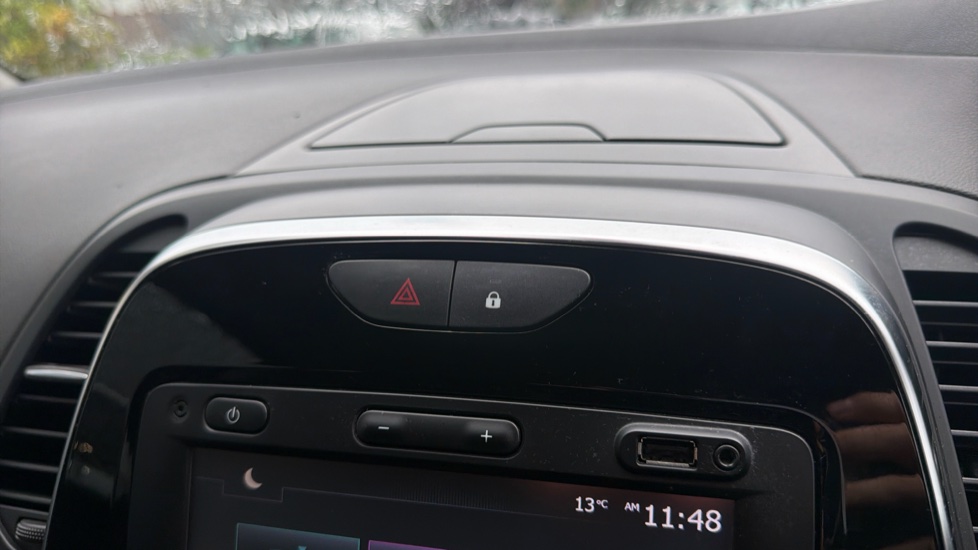 Renault Captur 0.9 TCE 90 Dynamique Nav 5dr Petrol Hatchback - Image 21