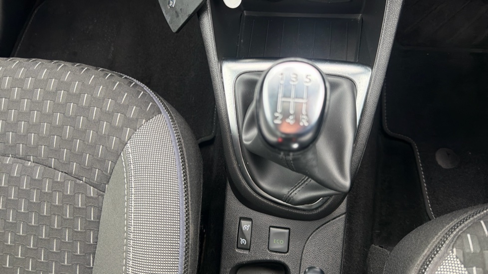 Renault Captur 0.9 TCE 90 Dynamique Nav 5dr Petrol Hatchback - Image 24