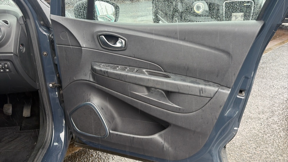 Renault Captur 0.9 TCE 90 Dynamique Nav 5dr Petrol Hatchback - Image 30