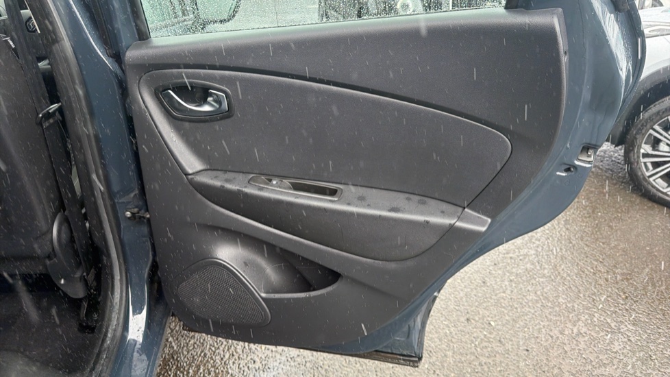 Renault Captur 0.9 TCE 90 Dynamique Nav 5dr Petrol Hatchback - Image 31