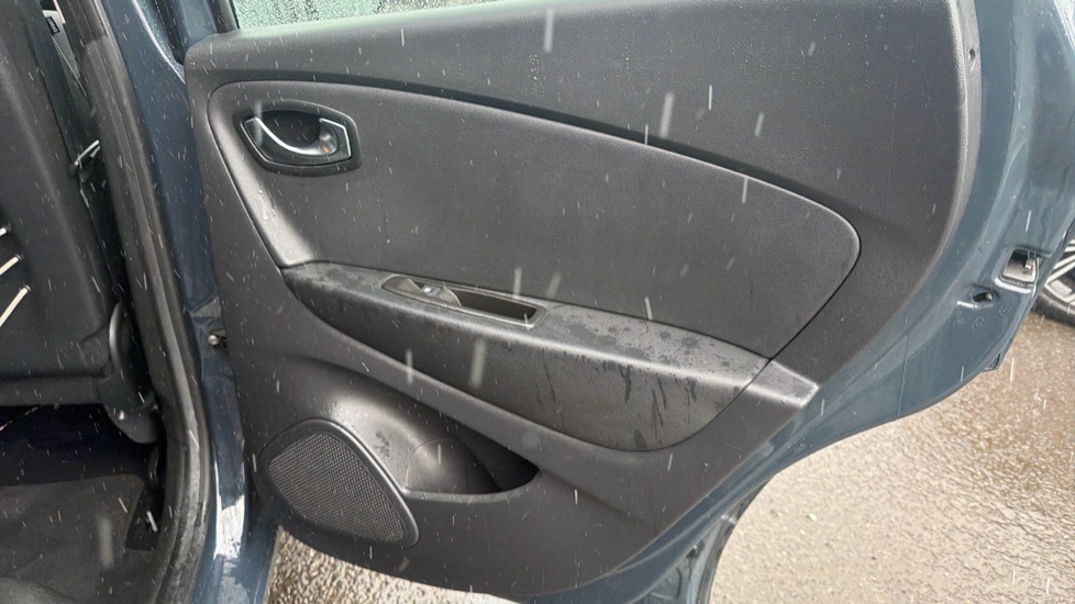 Renault Captur 0.9 TCE 90 Dynamique Nav 5dr Petrol Hatchback - Image 34