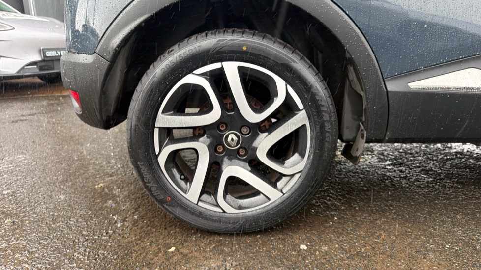 Renault Captur 0.9 TCE 90 Dynamique Nav 5dr Petrol Hatchback - Image 35