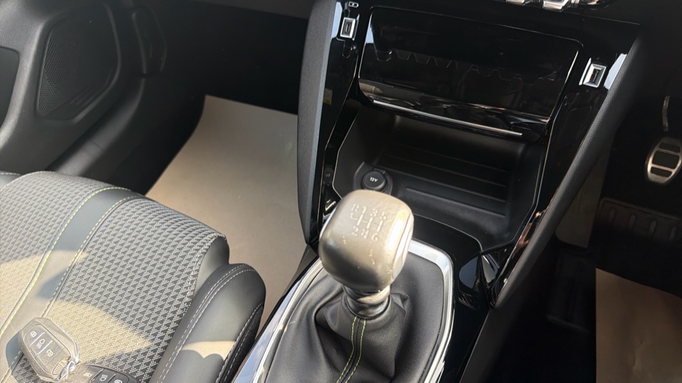 Peugeot 208 1.2 PureTech 100 GT 5dr Petrol Hatchback - Image 23