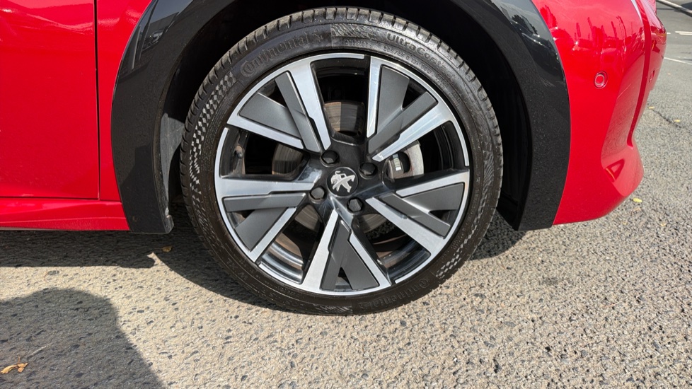 Peugeot 208 1.2 PureTech 100 GT 5dr Petrol Hatchback - Image 29