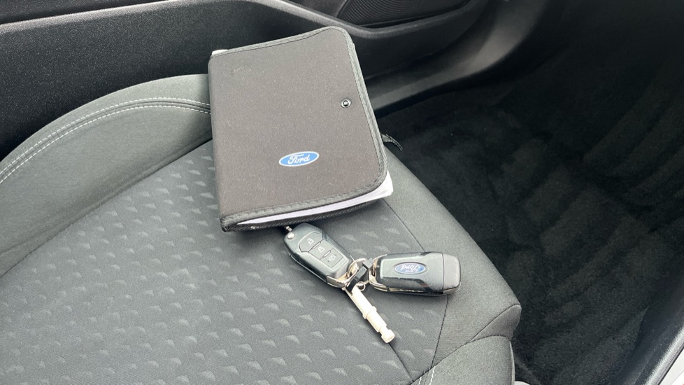 Ford Fiesta 1.1 Zetec 3dr Petrol Hatchback - Image 19