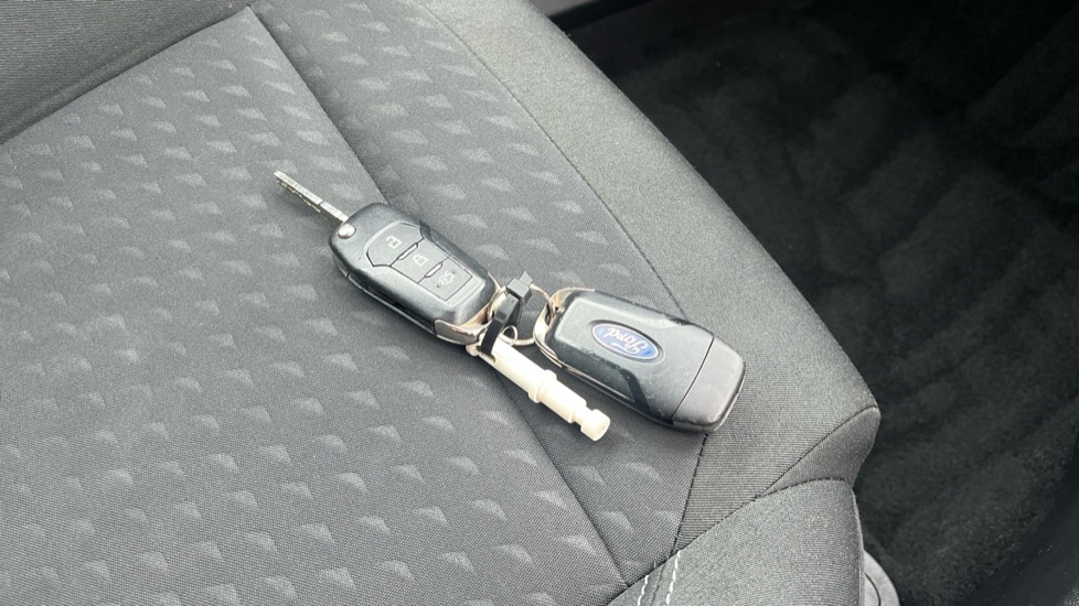 Ford Fiesta 1.1 Zetec 3dr Petrol Hatchback - Image 20