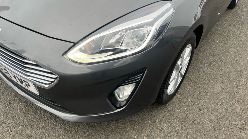 Ford Fiesta 1.1 Zetec 3dr Petrol Hatchback - Image 32