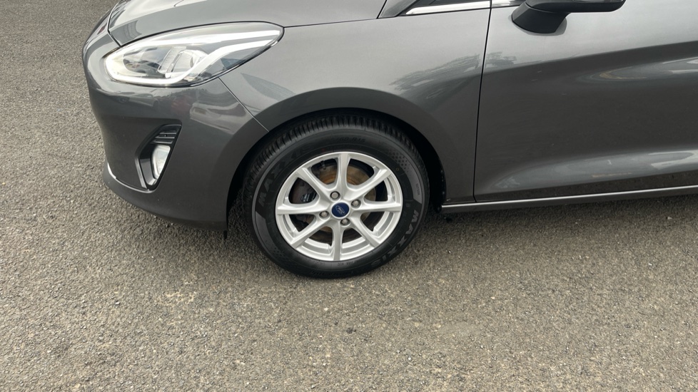 Ford Fiesta 1.1 Zetec 3dr Petrol Hatchback - Image 33