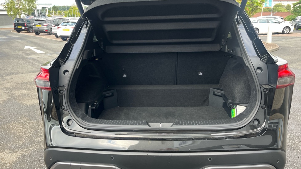Nissan Qashqai 1.3 DiG-T MH Tekna 5dr Petrol Hatchback - Image 4