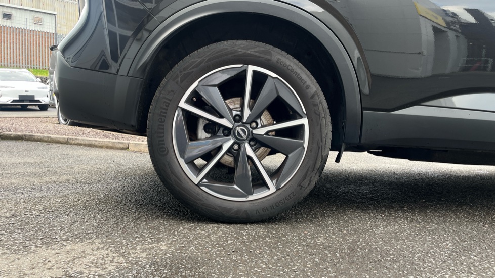 Nissan Qashqai 1.3 DiG-T MH Tekna 5dr Petrol Hatchback - Image 7