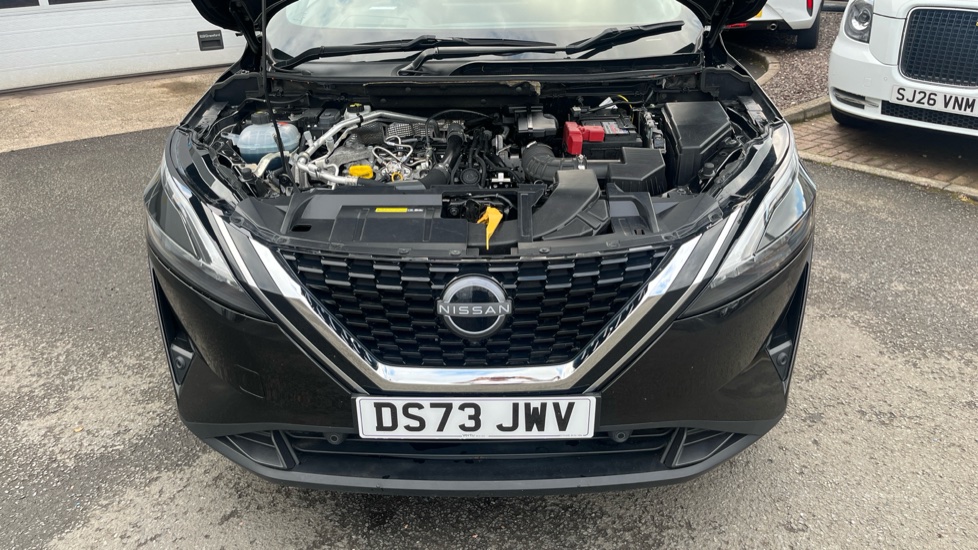 Nissan Qashqai 1.3 DiG-T MH Tekna 5dr Petrol Hatchback - Image 8