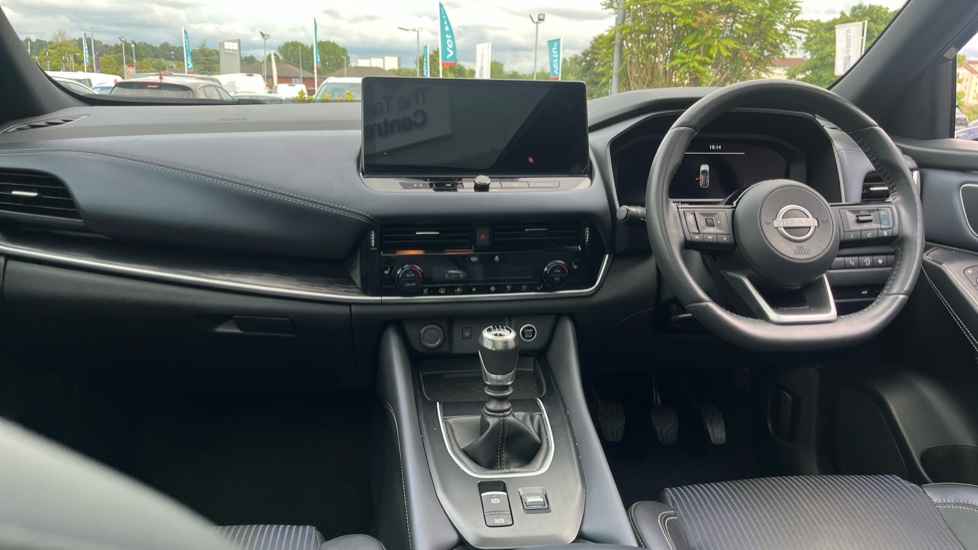 Nissan Qashqai 1.3 DiG-T MH Tekna 5dr Petrol Hatchback - Image 10