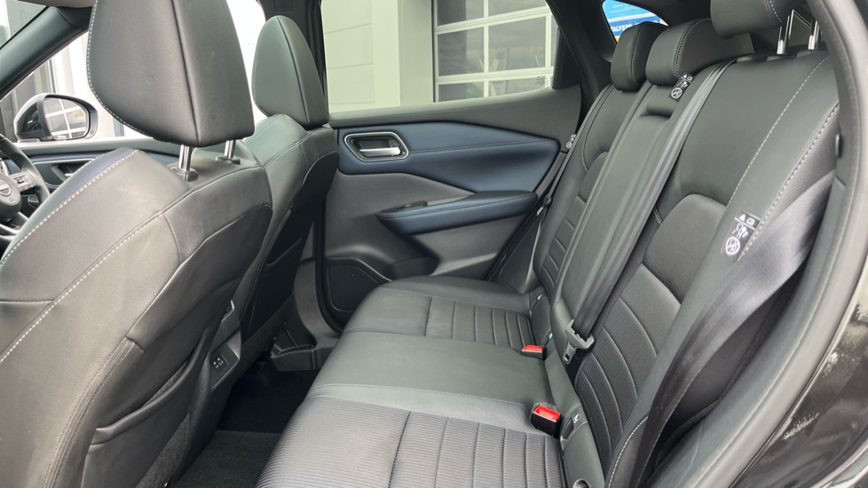 Nissan Qashqai 1.3 DiG-T MH Tekna 5dr Petrol Hatchback - Image 30