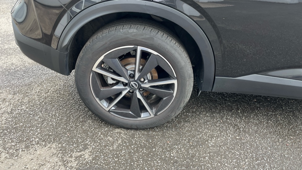 Nissan Qashqai 1.3 DiG-T MH Tekna 5dr Petrol Hatchback - Image 33