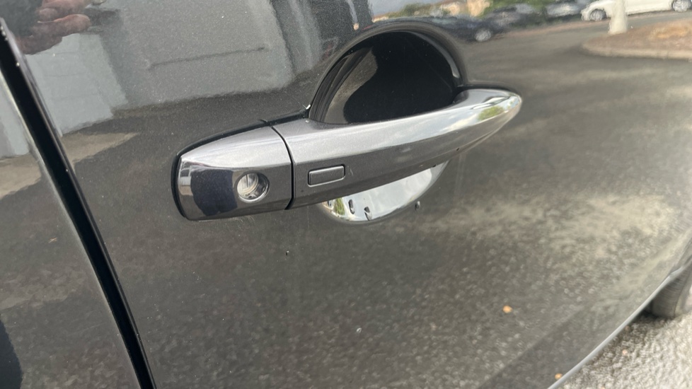 Nissan Qashqai 1.3 DiG-T MH Tekna 5dr Petrol Hatchback - Image 34