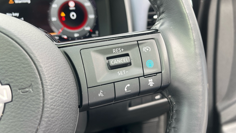 Nissan Qashqai 1.3 DiG-T MH Tekna 5dr Petrol Hatchback - Image 37
