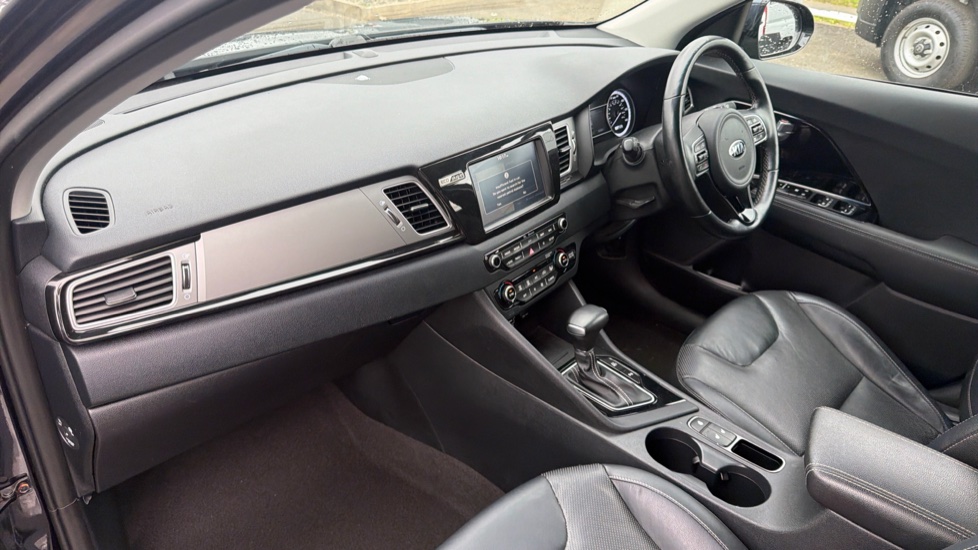 Kia Niro 1.6 GDi PHEV 3 5dr DCT Estate - Image 9