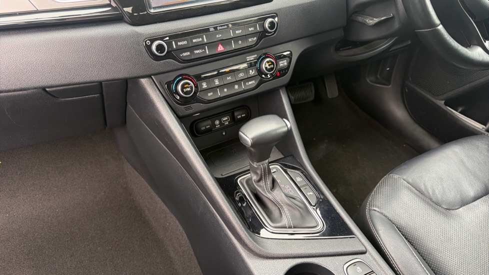 Kia Niro 1.6 GDi PHEV 3 5dr DCT Estate - Image 13