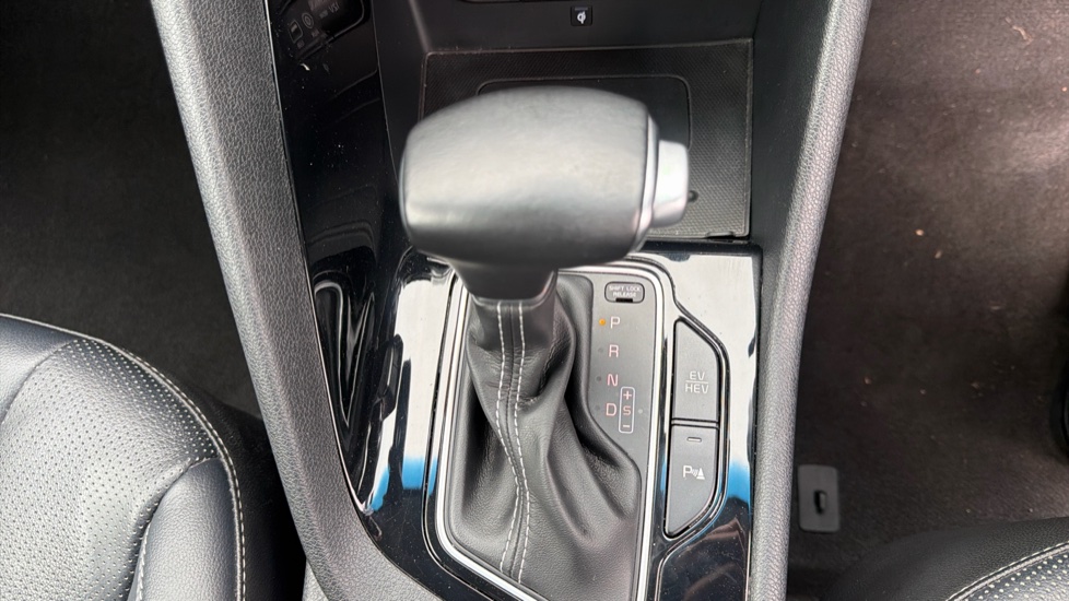 Kia Niro 1.6 GDi PHEV 3 5dr DCT Estate - Image 22