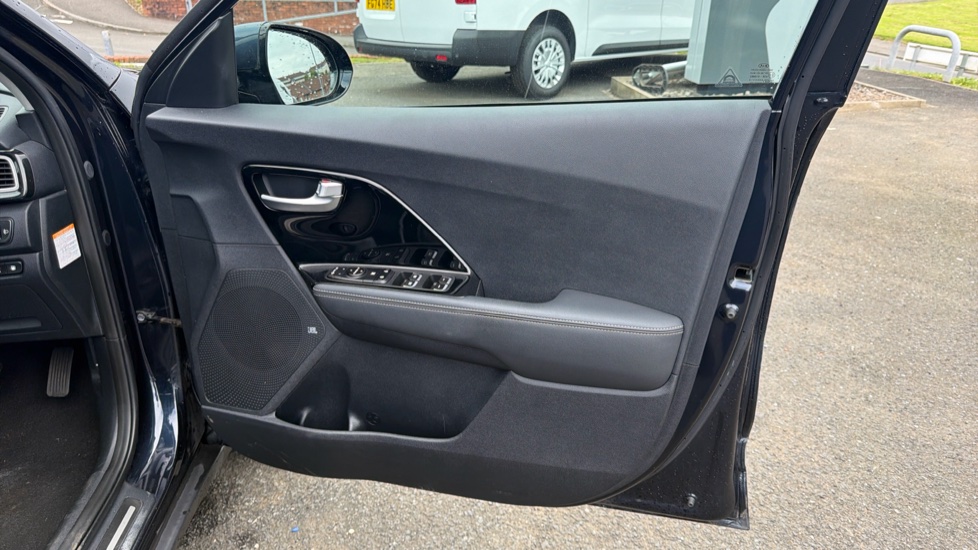 Kia Niro 1.6 GDi PHEV 3 5dr DCT Estate - Image 29