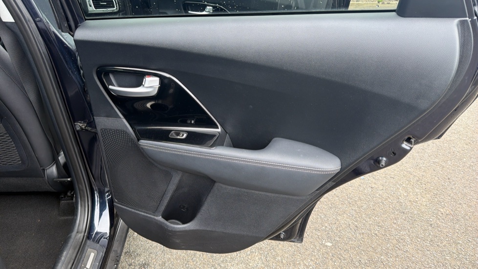 Kia Niro 1.6 GDi PHEV 3 5dr DCT Estate - Image 30