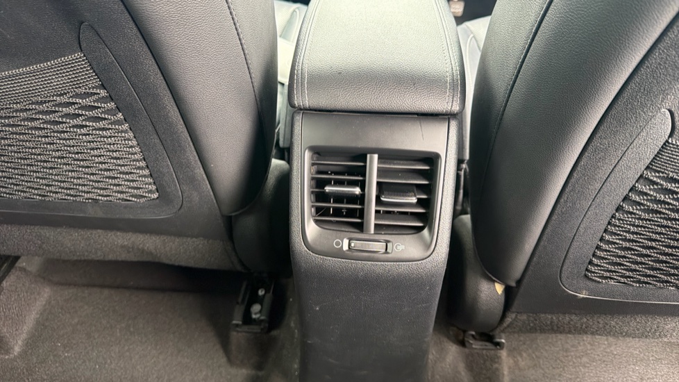 Kia Niro 1.6 GDi PHEV 3 5dr DCT Estate - Image 31