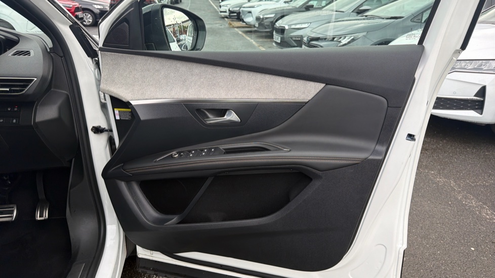 Peugeot 3008 1.5 BlueHDi GT 5dr EAT8 Diesel Estate - Image 25