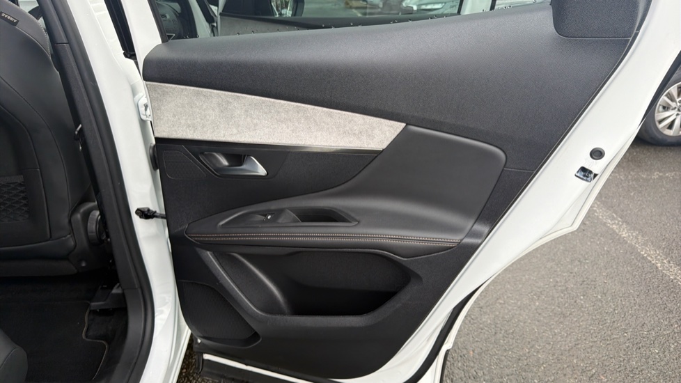 Peugeot 3008 1.5 BlueHDi GT 5dr EAT8 Diesel Estate - Image 26