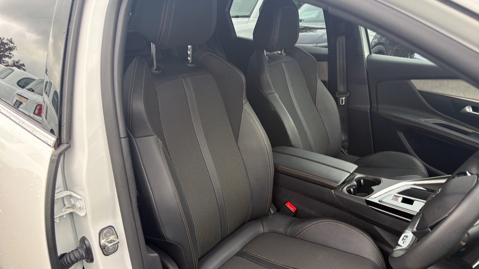 Peugeot 3008 1.5 BlueHDi GT 5dr EAT8 Diesel Estate - Image 34