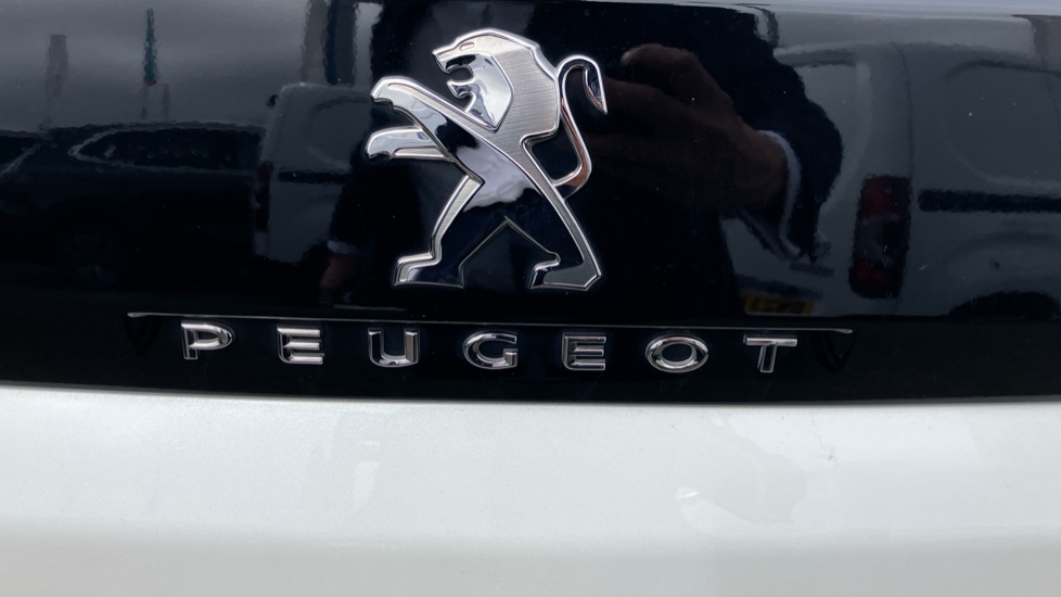 Peugeot 3008 1.5 BlueHDi GT 5dr EAT8 Diesel Estate - Image 40